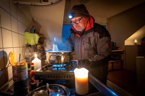 Symbolic picture blackout, extensive, prolonged power failure, in private settings, without