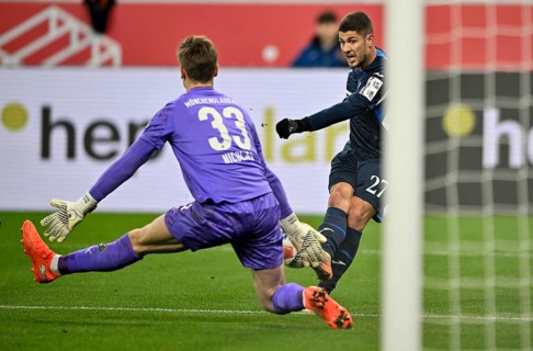 Goal kick Action Goal chance Andrej Kramaric TSG 1899 Hoffenheim (27) v Goalkeeper Moritz Nicolas