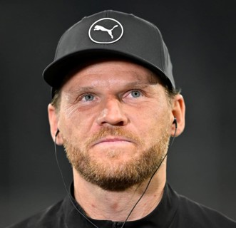 Coach coach Eugen Polanski Borussia Mönchengladbach BMG portrait looking up PUMA Basecap PreZero