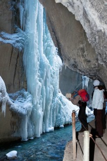 Photographer in the Partnachklamm gorge near Garmisch-Partenkirchen, icicles, Werdenfelser Land,