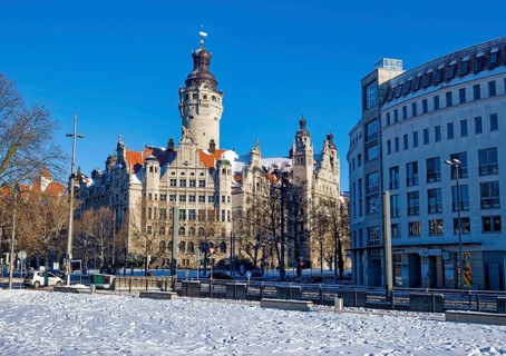 New Town Hall, monument by Hugo Licht, in winter with snow, Leipzig, Saxony, Germany