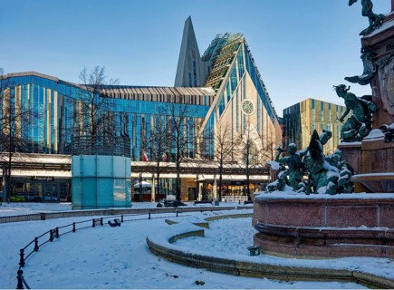 Mendebrunnen, University of Leipzig, lecture hall building and Paulinum on Augustusplatz in winter
