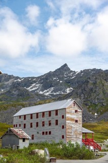 Workers accommodation, former Gold Mine Independence Mine building in mountainous landscape,