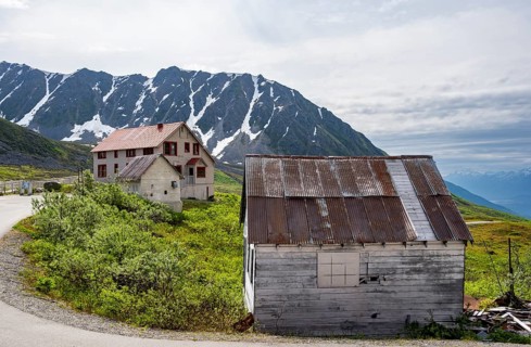 Manager's House, former Gold Mine Independence Mine building in mountainous landscape, Independence