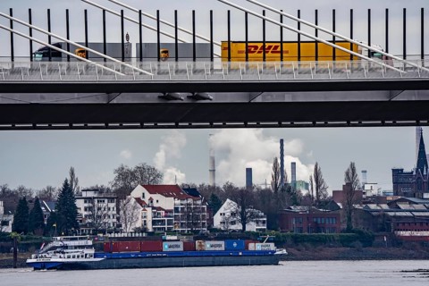 Shipping traffic on the Rhine near Duisburg-Homberg, new A40 motorway, Neuenkamp Rhine bridge,