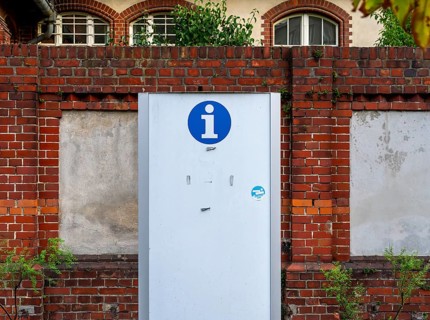 Guide without content, empty information board on the grounds of a hospital, Berlin, Germany