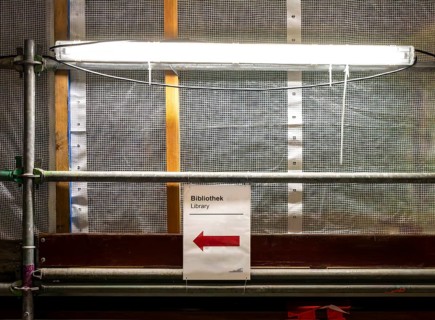Technical University in Berlin, provisional information sheets and signs at an indoor construction