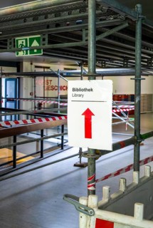 Technical University in Berlin, provisional information sheets and signs at an indoor construction