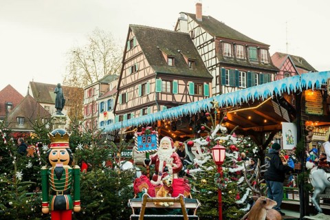 Christmas market, Old Town, Colmar, Haut-Rhin, Alsace, France