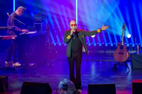Toni Krahl and the Kinx from Prenzlauer Berg live on The same was the tour in Berlin's