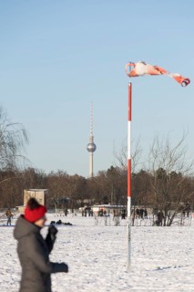 Wind direction sensor on Tempelhofer Feld in front of the Berlin TV Tower in Berlin on 11.01.2026