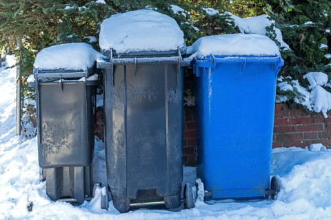 Snowy trash cans, winter, snow, Sieversen, Samtgemeinde Rosengarten, Lower Saxony, Germany