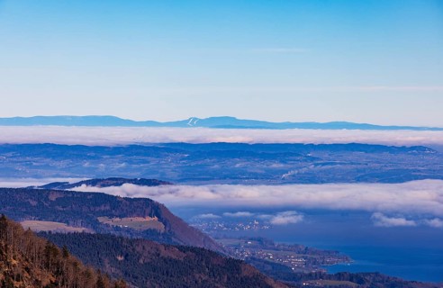 Sankt Wolfgang, view from Vormaueralm to Attersee, inversion weather, Osterhorn Group,