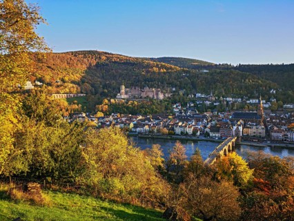 Heidelberg, view from Philosophenweg across the Neckar to the Old Bridge, Old Town and Heidelberg