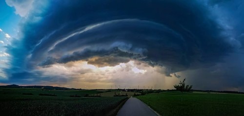 Supercell, approaching thunderstorm with impressive and threatening cloud formation of a