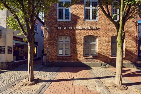 Eckernförde Museum, pedestrian zone, brick building, façade with windows, paving and paving stones,
