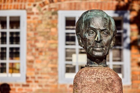 Bust Wilhelm Lehmann, sculptor Manfred Sihle-Wissel, brick building, historic town hall, façade,