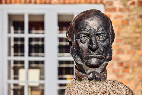 Bust of Lorenz von Stein, sculptor Manfred Sihle-Wissel, brick building, historic town hall,