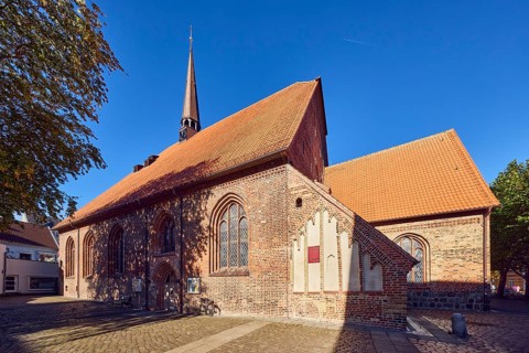 St. Nicolai church, late Gothic style, roof turret, church window, hall church, historic brick