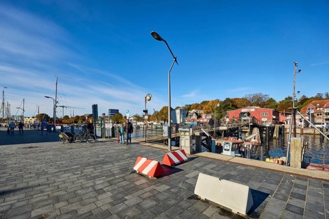 Wooden bridge, pedestrian bridge, harbor, harbor basin, general architecture, boats, trees, road