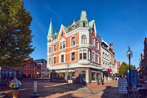 Jeweler Jacobsen, historic residential building and commercial building, façade with windows and