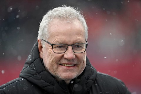 Chief Executive Officer Holger Sanwald 1. FC Heidenheim 1846 FCH portrait smiling, snow, blowing