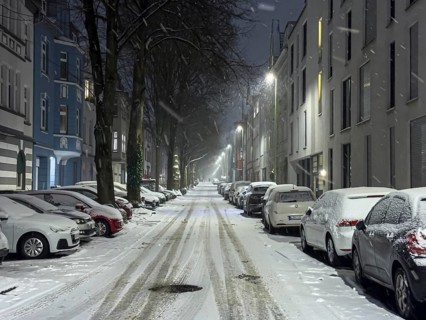 Residential street, winter, snowy, snowy, parked cars, Essen-Rüttenscheid, North Rhine-Westphalia,
