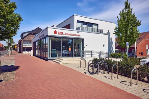 Landessparkasse zu Oldenburg, self-service foyer, commercial building, general architecture, paving
