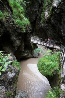 Almbachklamm, Berchtesgaden Biosphere Reserve, hikers, Almbach, Berchtesgaden Alps, Upper Bavaria,