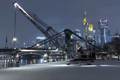 Snowfalls and freezing temperatures have transformed the banks of the Main and Frankfurt banking