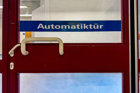 Automatic door on door inscription with safety glass, Germany