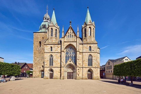 St. Victor church, general architecture, trees, blue sky, cirrus clouds, Kirchplatz, Damme,