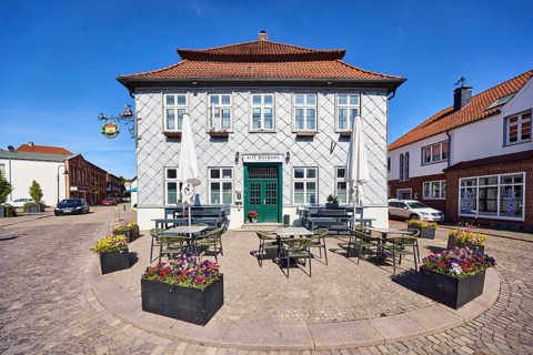 Alte Hofburg Imperial Palace pub, general architecture, commercial building, metal cladding,