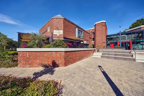 Town Hall, Restaurant Ratskeller bei Petro, brick building, modern architecture, entrance,