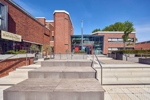 Town Hall, Ratskeller restaurant near Petro, brick building, modern architecture, seating steps,