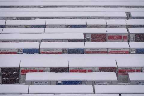 The onset of winter in North Rhine-Westphalia, flight operations are maintained at Düsseldorf