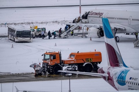 The onset of winter in North Rhine-Westphalia, flight operations are maintained at Düsseldorf