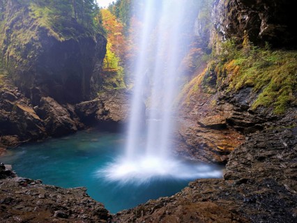 Waterfall mountain list in autumn-colored surroundings, Linthal, Klausenpass, Canton of Glarus,