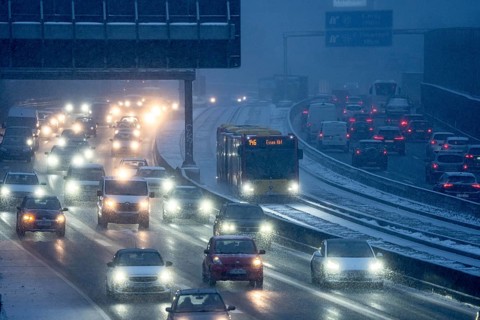 Winter weather, motorway traffic, A40 motorway, Ruhrschnellweg, in Essen, at the Essen-East