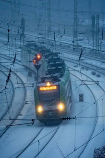 Winter weather, snowfall, S-Bahn train, S1, regional traffic, on the route east, in front of Essen