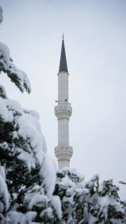 In Gaziantep, Turkey, on December 31, 2025, children and families enjoy winter activities as they