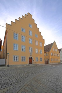 Becksche Buchdruckerei building with stepped gable, Nördlingen, Bavaria, Germany