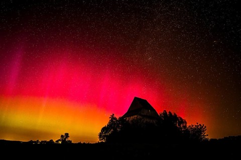 Colourful polar lights over the EXPO observatory in front of a starry night, EXPO Observatory,