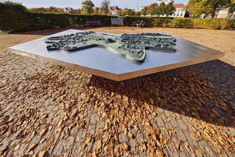 Metal relief, garden, trees, hedge, lawn, fallen leaves, sunlight, Schwerin, state capital,