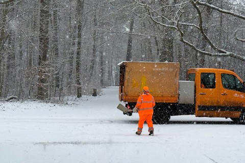 Berlin, Germany - 31 December 2025: A BSR (Berliner Stadtreinigung) employee spreads road salt on