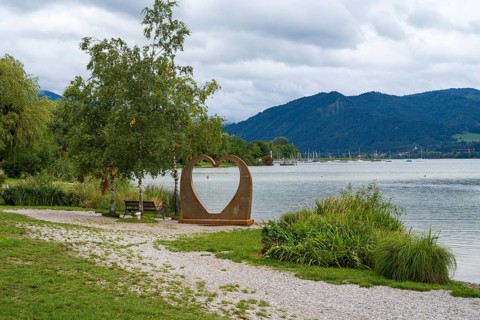 Heart sculpture on the banks of Tegernsee, Gmundner Herz by Kurt Gmeineder, Gmund, Tegernsee, Upper