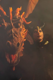 Teufelin, woman with horns with dragon, fog, murmurs, winter, Waldburg Castle, Allgäu,