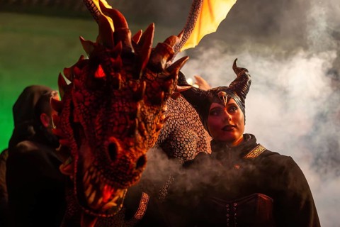 Teufelin, woman with horns with dragon, fog, murmurs, winter, Waldburg Castle, Allgäu,