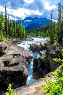 Turquoise water flowing powerfully through mistaya canyon in banff national park, alberta, creates