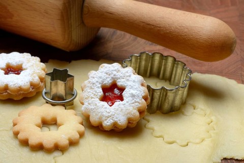Cut out cookies with cookie mold, rogue and wallholz